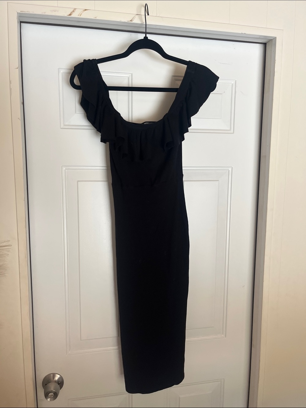 Off-Shoulder Ruffle Midi Dress - Black
